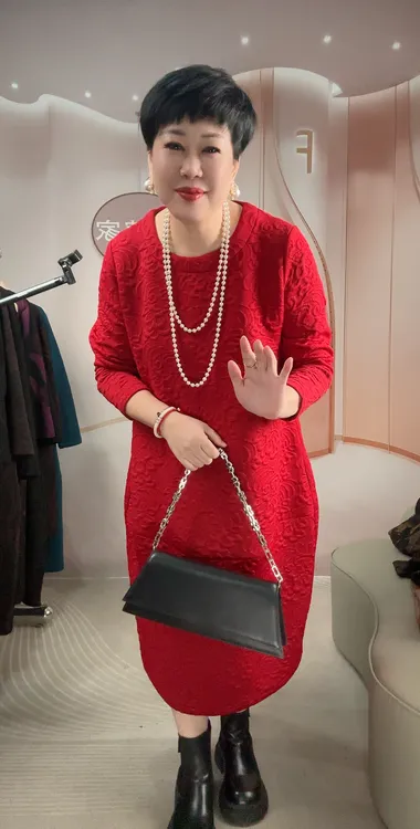 纯色简约风纯色长袖连衣裙中长款时尚复古时尚潮牌潮牌女装大码