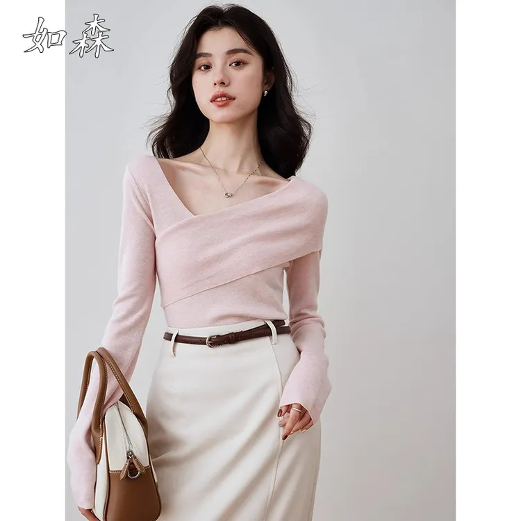 法式小香风粉色v领针织衫女早春气质修身毛衣打底衫内搭斜领上衣