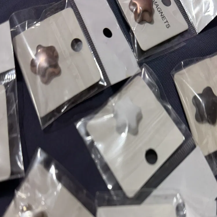 阿蕊福利配饰纱巾吸扣五角星（颜色随机发一个）