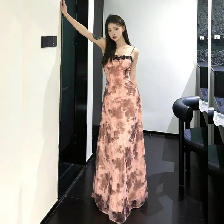 2025夏季辣妹绝美吊带连衣裙带胸垫气质收腰弹力度假风碎花长裙