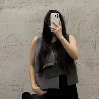 《大韩韩推荐》双拼灰色针织马夹大码女装冬季显瘦穿搭设计感百搭
