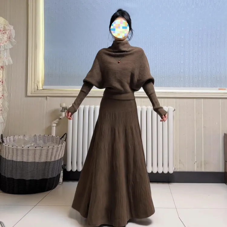 法式气质温柔风杏色针织连衣裙子女秋冬季2025新款半高领套装长裙