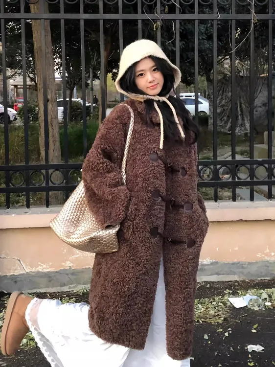 2025新款冬皮毛一体中长款外套女宽松加厚牛角扣仿羊羔毛皮草大衣