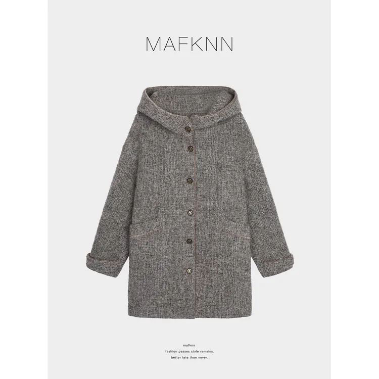 MAFKNN/玛肯时尚休闲简约纯色百搭纽扣带帽大衣外套MK13267