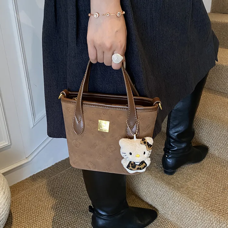 高级感手提水桶包包女式2025新款轻奢小众时尚休闲百搭单肩斜挎包