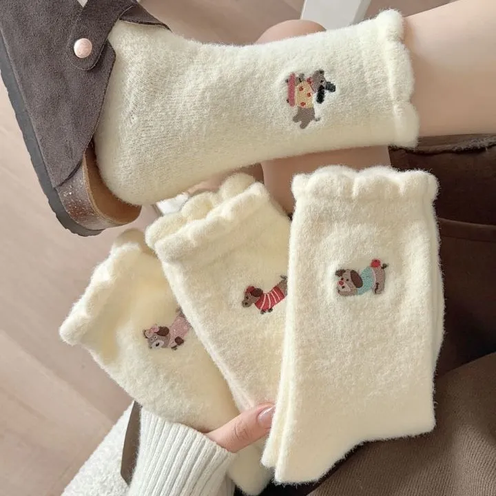 毛绒袜子女秋冬中筒袜可爱腊肠狗刺绣澳绒加厚白色日系卡通袜子P