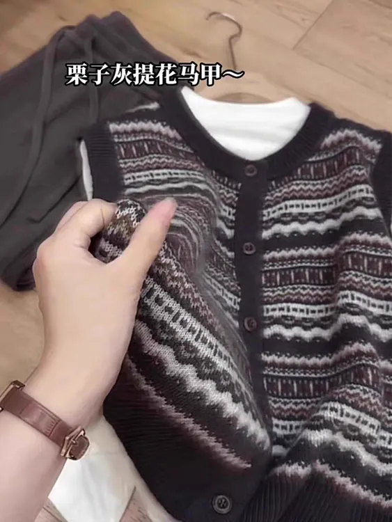 栗子灰马甲毛衣女2025早秋季新款小个子慵懒无袖针织开衫坎肩背心