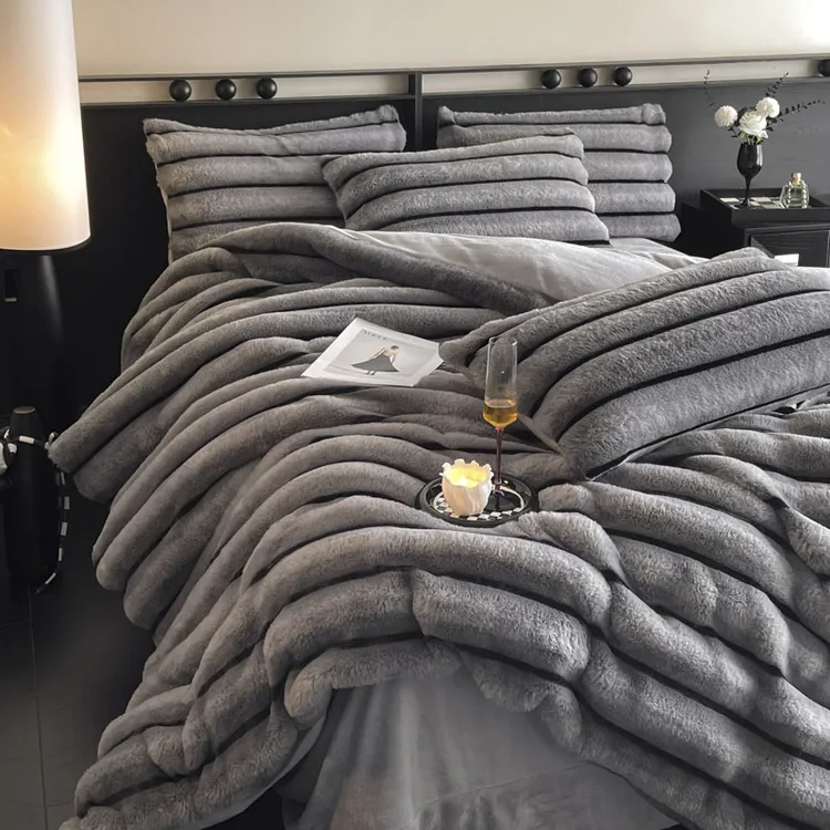 A类母婴级轻奢高级感兔毛绒牛奶绒四件套黑色条纹冬天保暖被套笠4