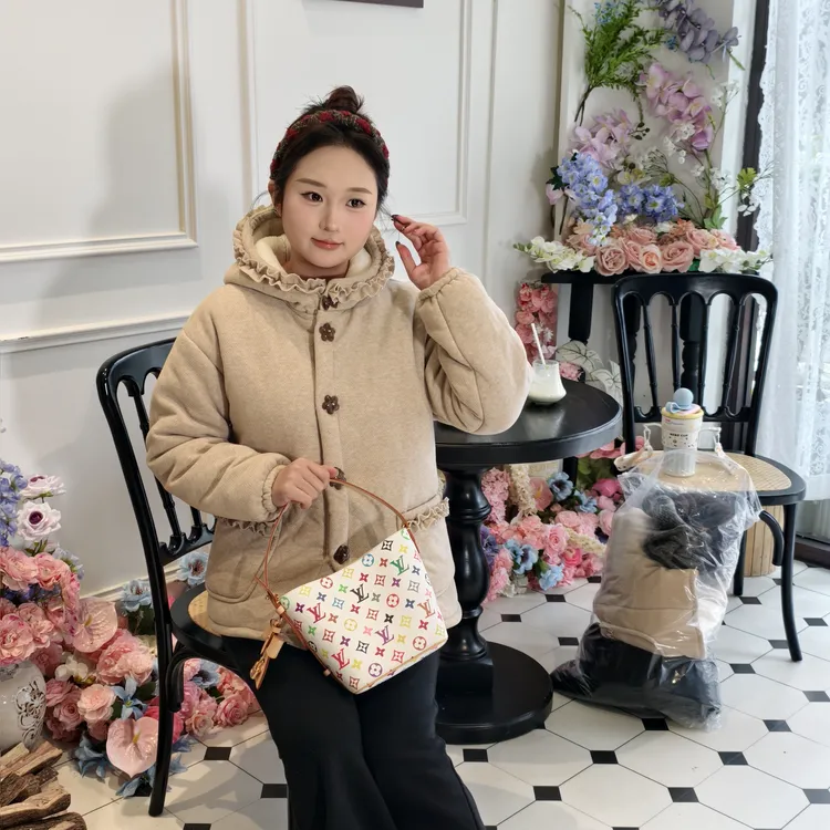 花边大扣子3层加厚女款高档冬季棉服毛呢夹棉加绒爆款家居服睡衣