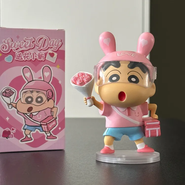 蜡笔小新送花模型外卖小新动漫手办网红潮玩桌面摆件玩偶520礼物