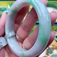 翡翠手镯未镶嵌翡翠