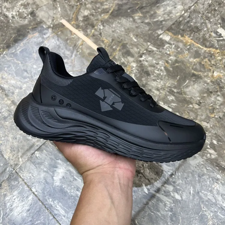 男鞋2025爆款秋季透气男士运动鞋舒适时尚百搭黑色防滑休闲鞋子男