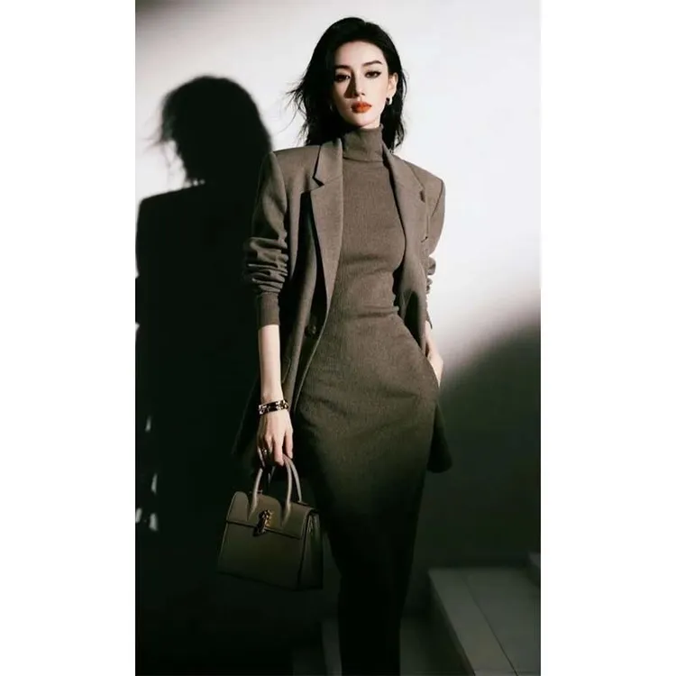 2025秋季女装简单大方高级感巨好看灰咖色西装外套针织连衣裙套装