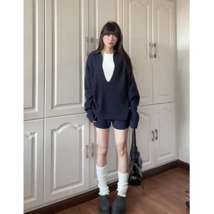 2025早秋新款韩系穿搭V领针织上衣修身百搭内搭高腰显瘦阔腿短裤