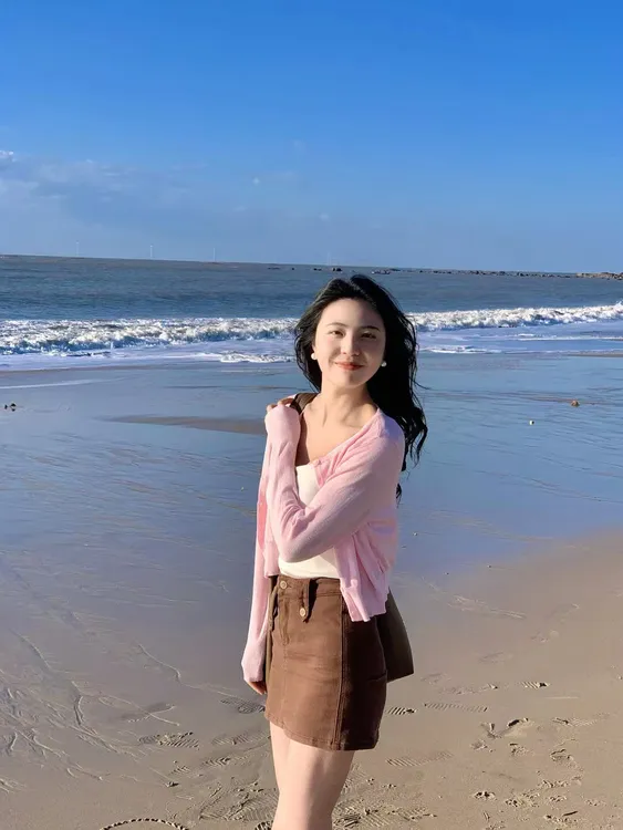 2025春季新款港风U领修身短袖t恤背心粉色针织开衫高腰半身裙套装