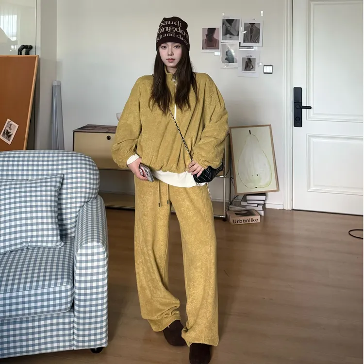 晶咕软软【糯糯肌理感套装】加绒慵懒风立领休闲风绒感外套+阔腿裤