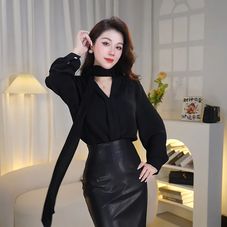 2025早秋新款白色v领飘带衬衫设计感小众中长款上衣