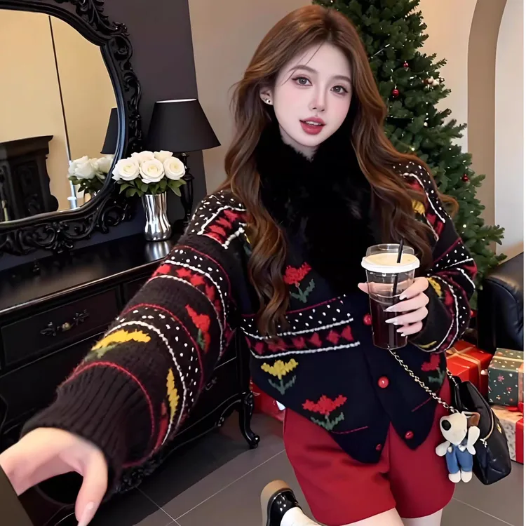 冬季流行穿搭一整套女2026新款圆领提花针织开衫百搭短裤两件套