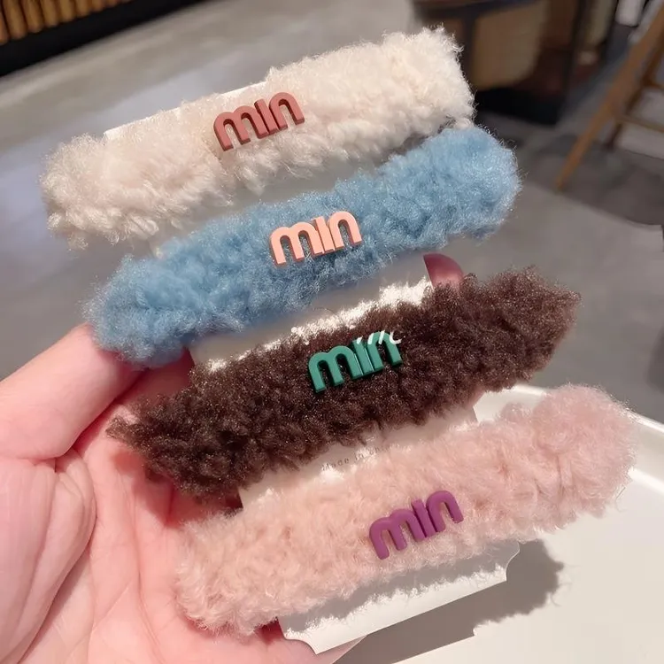 柔软羊羔毛彩色字母鸭嘴夹侧边碎发边夹秋冬精致发夹气质发卡发饰