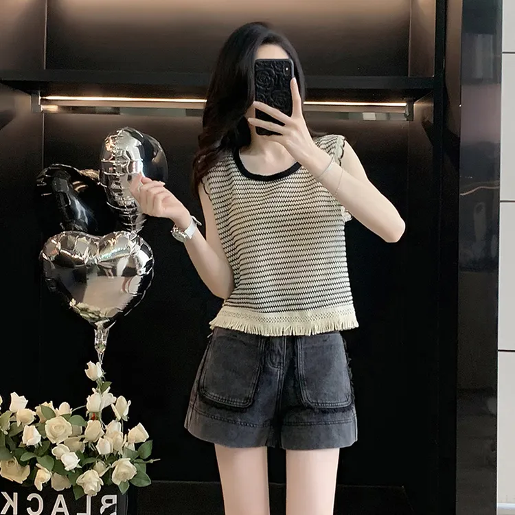 小个子穿搭一整套女夏季时尚减龄针织条纹无袖背心牛仔短裤两件套