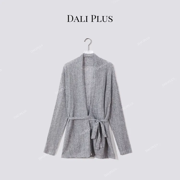 DALI PLUS”亦菲款“山羊绒竖坑条系带外衫松弛针织衫外套-D5CK2141