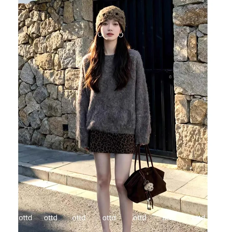 秋冬穿搭一整套女装韩系松弛感圆领针织衫上衣高腰显瘦豹纹半身裙