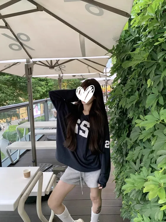 美式复古少女长袖T恤女秋美式复古V领宽松字母印花宽松上衣