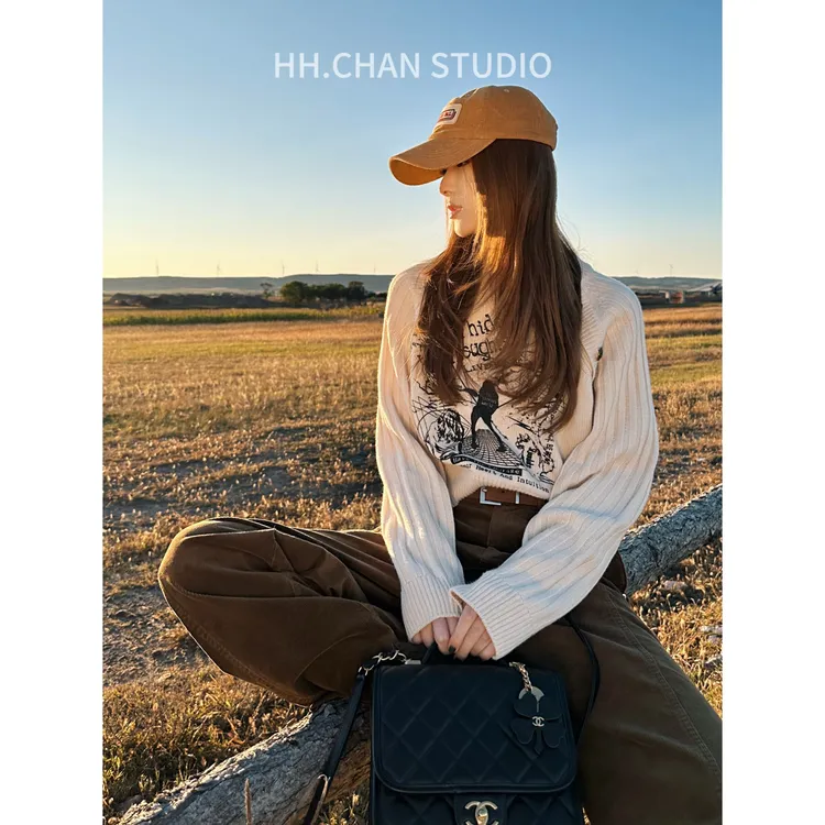 HH.CHAN"贝斯手"定制羊毛混纺摇滚手显瘦圆领印花毛衣HH53G38654