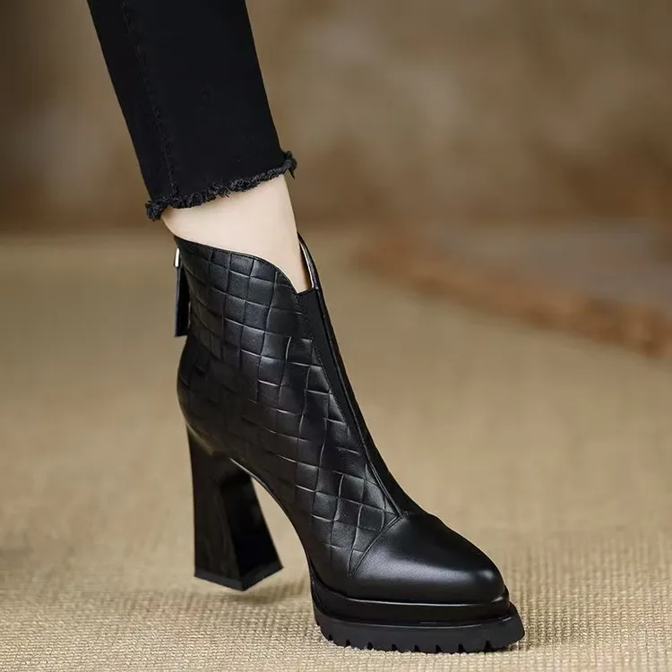 法式防水台高跟尖头马丁靴女2025秋冬新款粗跟复古后拉链休闲短靴