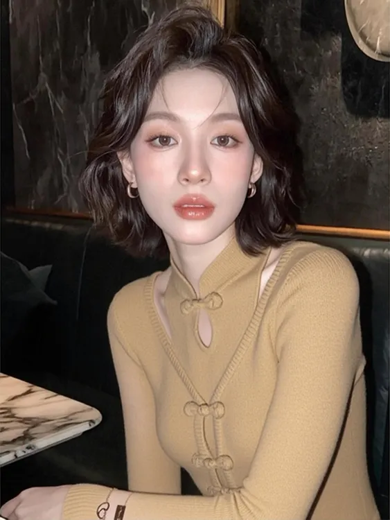 2025秋季高级感超好看独特别致绝美软糯新中式卡其色国风针织衫女