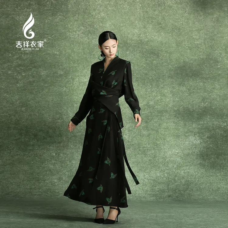 寻艳复寻香（上衣）943217045 +蝴蝶不传千里梦 （半身裙）942257017