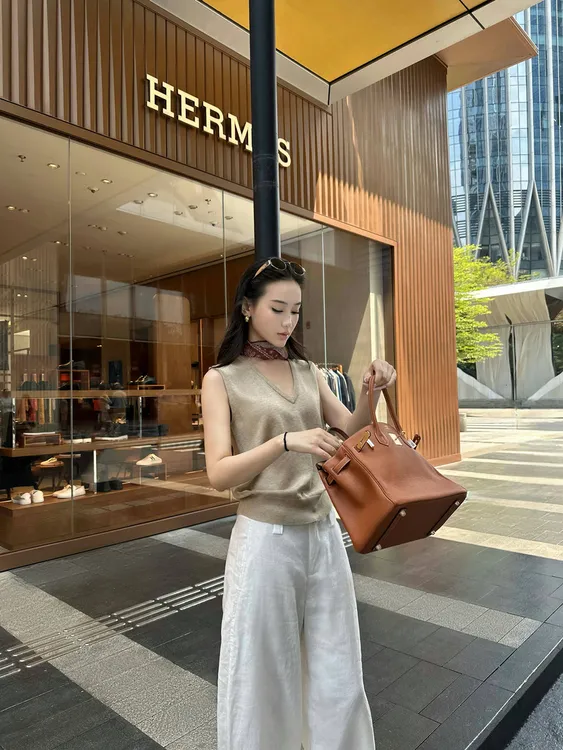 夏季新款财阀千金女装老钱风V领背心无袖马甲上衣松驰气质阔腿裤