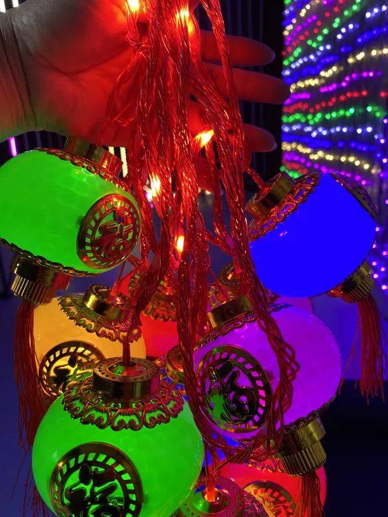 过年喜庆大灯笼金福彩灯庭院装饰家用防水防冻彩灯红线带流水