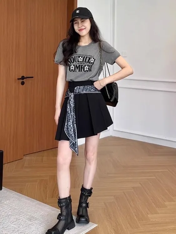 2025夏季新款韩系穿搭复古灰色印花T恤短袖女搭配高腰裙裤两件套