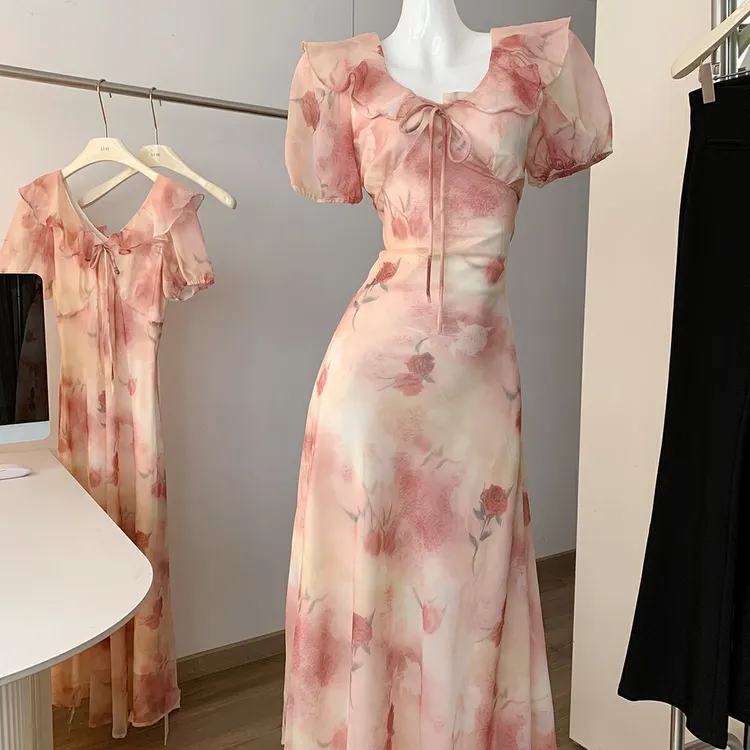 2025夏季气质长裙法式新款荷叶边领桃粉碎花连衣裙长款显瘦印花裙
