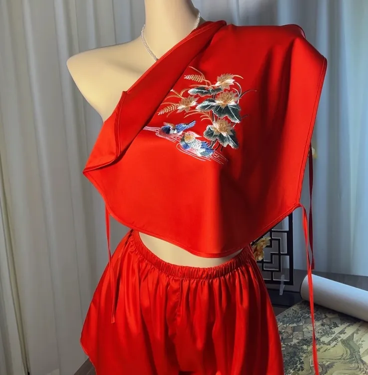 成人女赤色鸳鸯肚兜中国风大红色肚兜本命年苏绣肚兜苏州刺绣肚兜