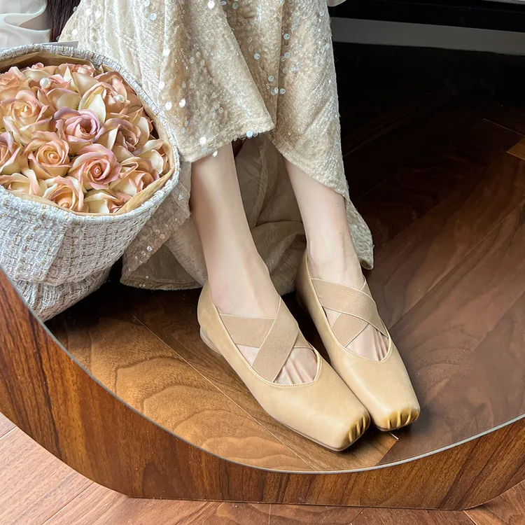 真皮芭蕾舞鞋外穿方头粗跟单鞋女UMAW交叉复古玛丽珍中跟猪鼻子鞋