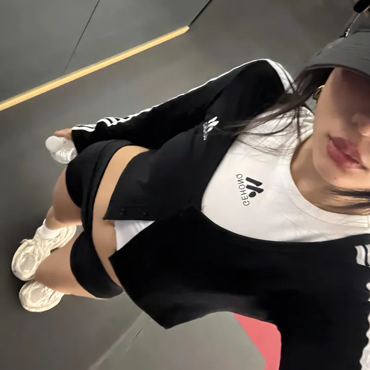学院风长袖女修身型短外套女装洋气韩版上衣