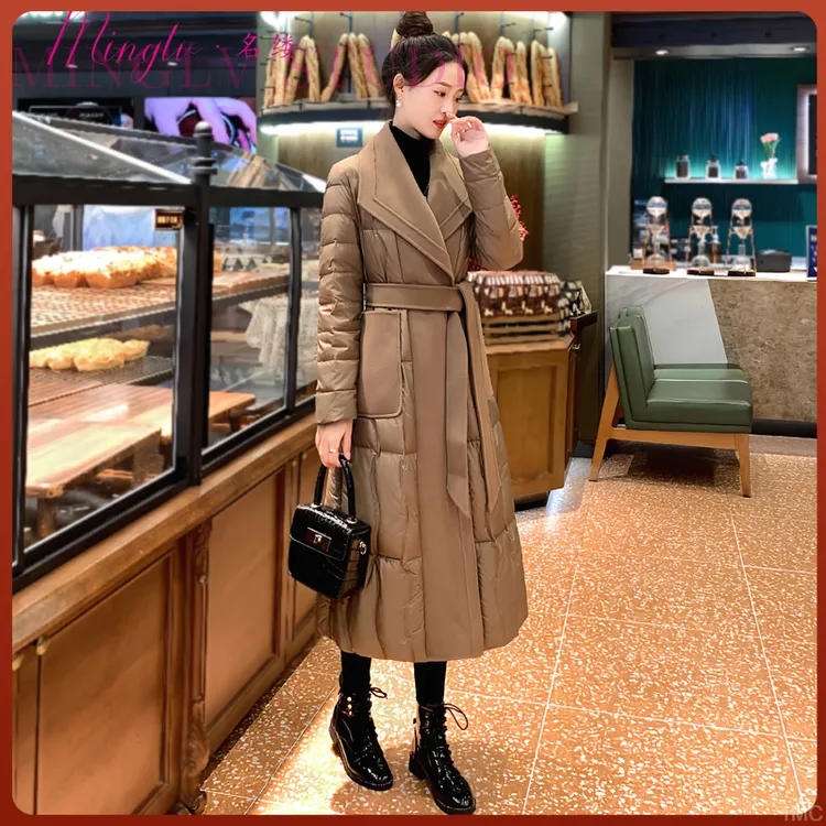2025年新款女装冬季修身收腰长款羽绒服女毛呢拼接高品质翻领外套