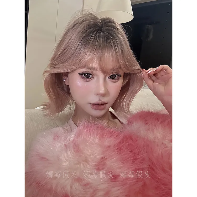 kuku【黑莓蛋糕】雾粉头顶染齐刘海短发外翻网感自然女透气头套假发