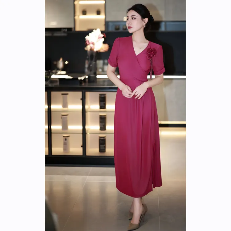 ZEROYK法式优雅礼服裙2025夏季新款设计感手工订花修身显瘦连衣裙