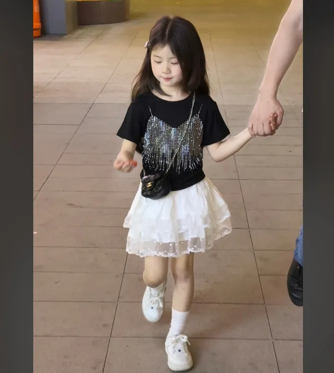 烫钻女童蕾丝裙子网红洋气夏季宝宝时尚重装儿童森系服装套装潮流