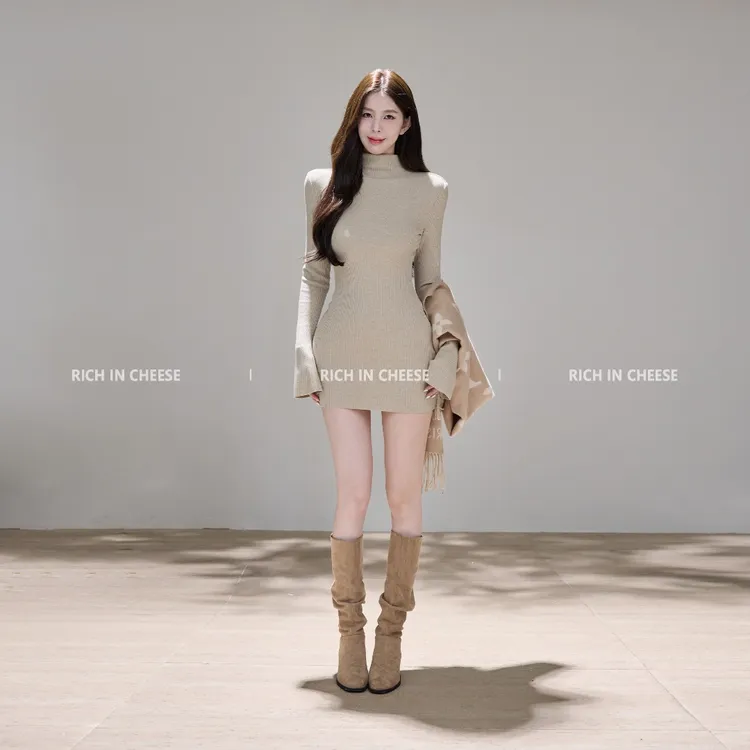 舒胡蕾 茶香可颂【定制细闪包臀裙版】 秋冬长袖高弹针织收腰连衣裙