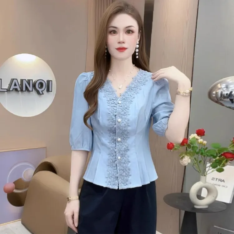 时尚短袖衬衫女2025夏季新款洋气质显瘦蕾丝拼接V领百搭衬衣上衣