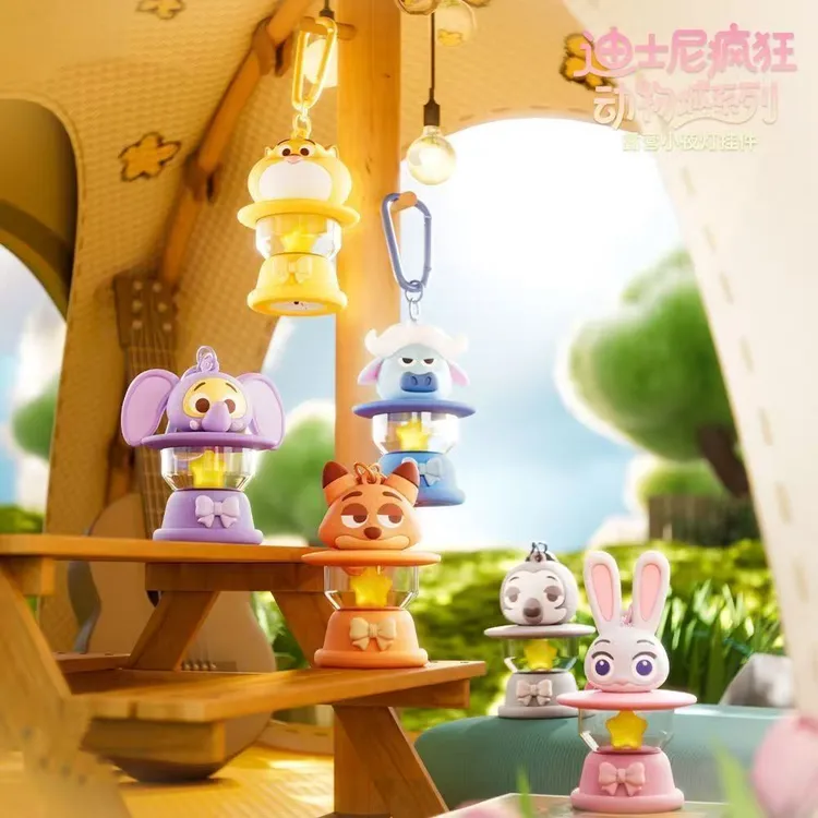 正版萌趣疯狂动物城发光煤油露营小夜灯立体可爱挂件钥匙扣书包饰