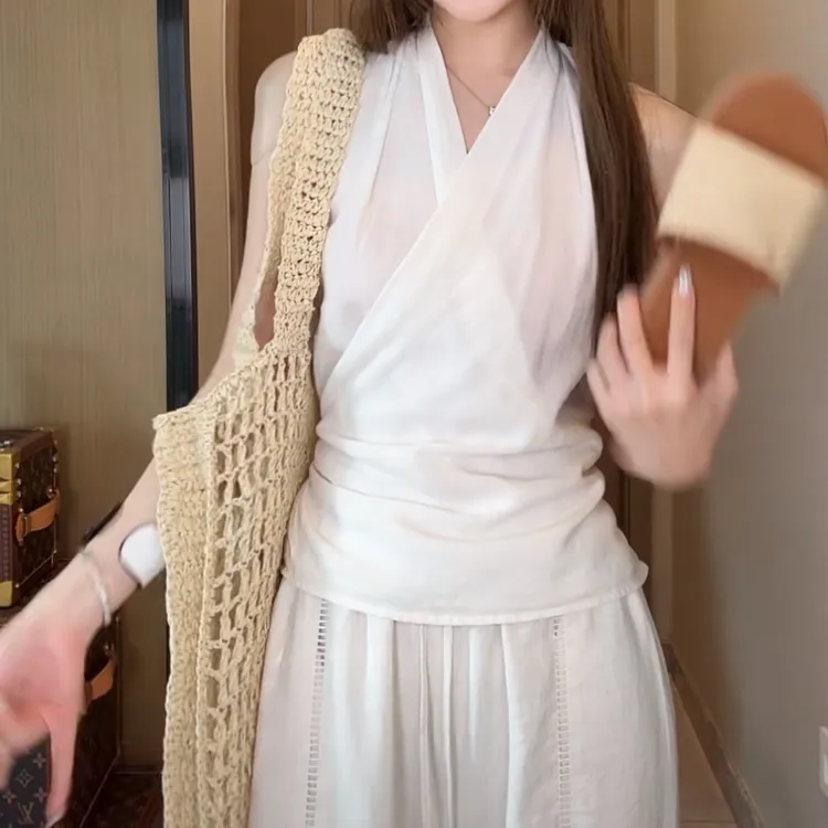 设计感小众时尚露肩上衣衬衣2025新款夏季气质修身v领挂脖衬衫女