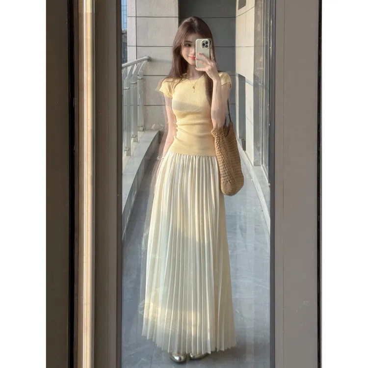 黄色修身针织短袖上衣女夏日绝美穿搭一整套半身纯欲慵懒风女装