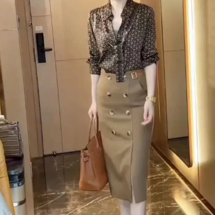 时尚减龄气质衬衫搭配高腰双排扣半身裙通勤风女装