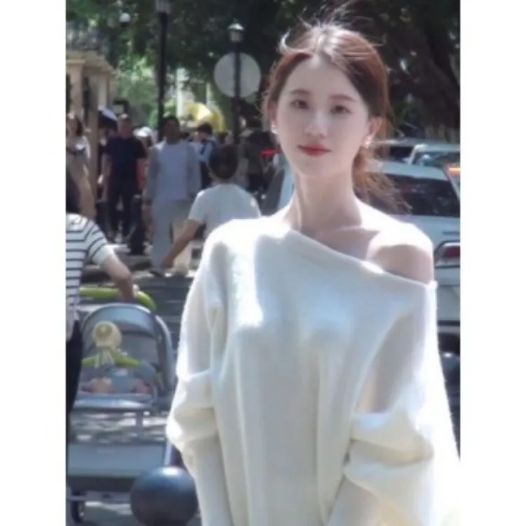 MARIE.COCO纯欲风穿搭白色不规则露肩毛衣女秋冬新款休闲裤两件套