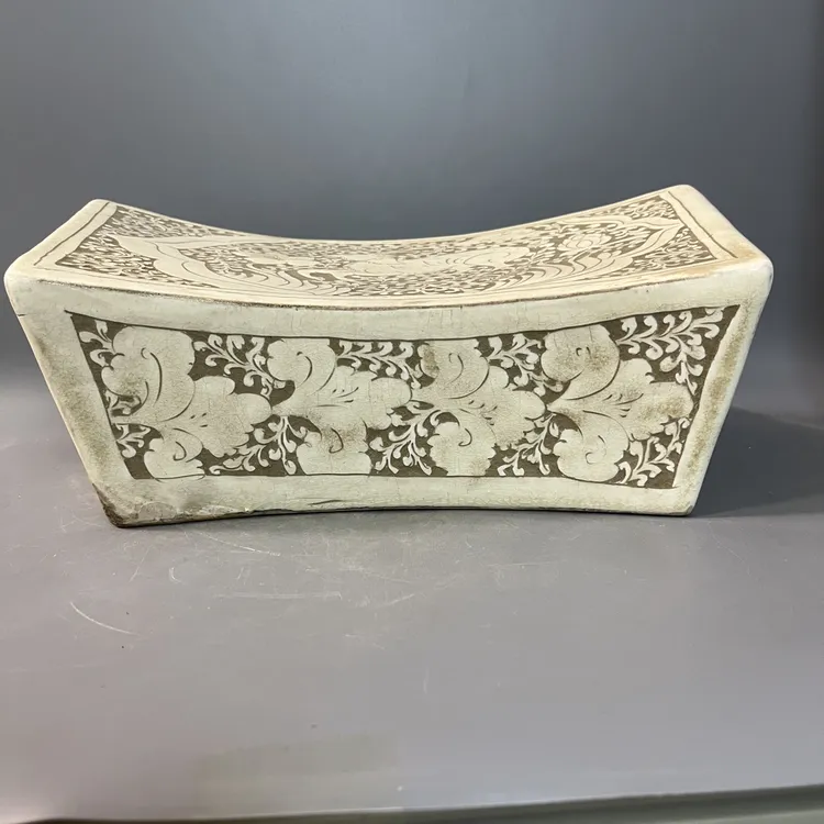 磁州窑刻花白釉瓷枕